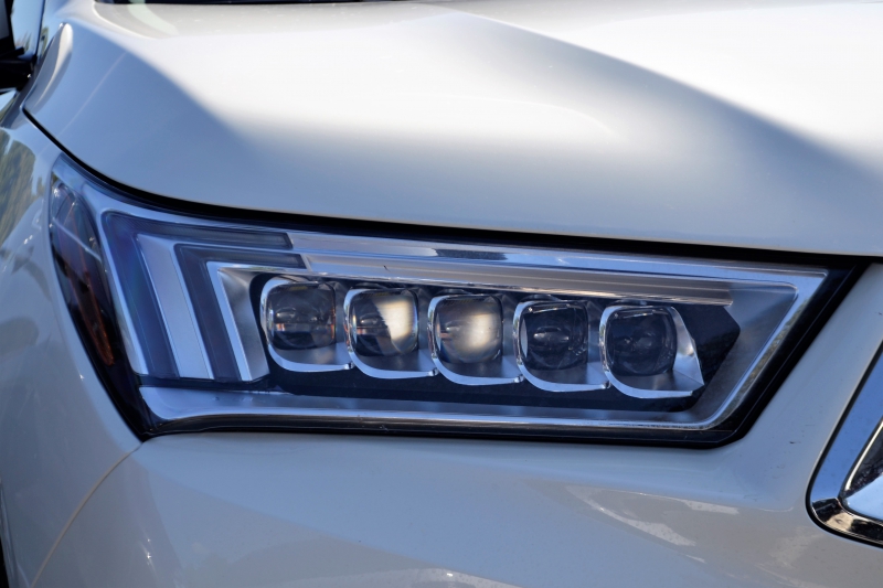 automobile-LE CASTELLET-min_acura-headlamp-2834131